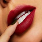 MAC Cosmetics Powder Kiss Make Love To The Camera Liquid, Ophalen of Verzenden, Nieuw, Lippen, Make-up