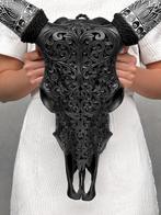 GEEN RESERVERINGSPRIJS - Zwarte koe schedel met Boheemse