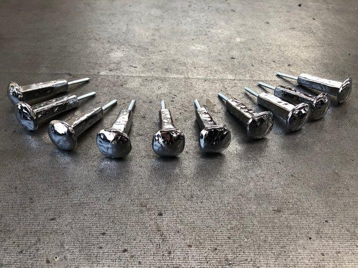 Minotti Italia - Kapstok (10) - Chiodo Fisso - Messing, Antiek en Kunst, Antiek | Meubels | Stoelen en Banken