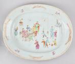 Schotel - A famille rose oblong dish decorated with, Antiek en Kunst