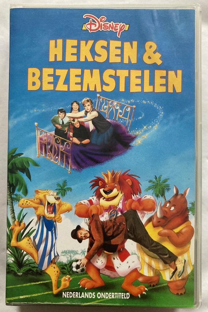 HEKSEN EN BEZEMSTELEN (VHS), Cd's en Dvd's, VHS | Film, Gebruikt, Verzenden
