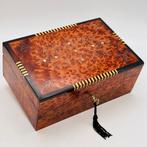 Sieradendoos - Hout (Thuya), hout, parelmoer, marqueterie,
