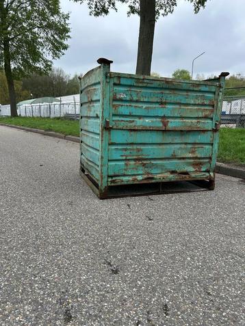 stalen stapelbak, stalen bak, stapelbak, gebruikte bakken, beschikbaar voor biedingen