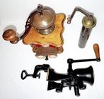 Collectie van drie antieke handmatige koffiemolens uit, Antiek en Kunst