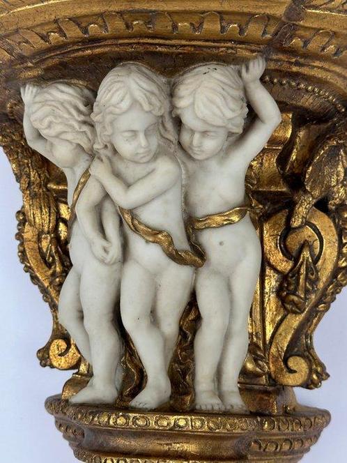 Wanddecoratie - Een grote putti muurconsole - Italië, Antiek en Kunst, Curiosa en Brocante