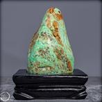 Natuurlijke chrysoprase freiform uit Indonesië op houten