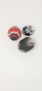 Perle rosetta facetgeslepen, 5 zijden, rood, zwart, groen.