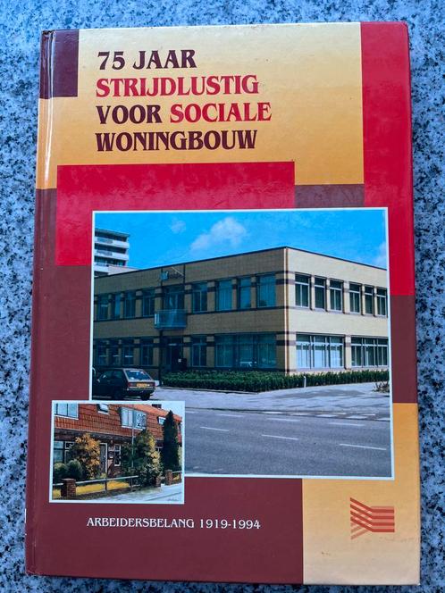 75 jaar Strijdlustig voor sociale woningbouw (Rijswijk), Boeken, Geschiedenis | Stad en Regio, Gelezen, 20e eeuw of later, Verzenden