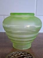 Vaas - Verre uranium, grille, lantaarn. - vaas verre, Antiek en Kunst