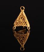 Byzantijns Byzantijnse piramide-sieradenhanger van goud met, Verzamelen
