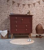 Vintage commode babykamer kleur Merlot Mania Mace, Kinderen en Baby's, Kinderkamer | Commodes en Kasten, 50 tot 70 cm, Ophalen of Verzenden