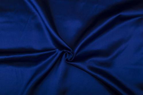 Glanzende stof indigoblauw - Satijn stof 50m op rol, Hobby en Vrije tijd, Stoffen en Lappen, 200 cm of meer, Nieuw, 120 cm of meer