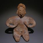 Colima, Westkust Mexico Terracotta Zittend figuur. 12 cm H.