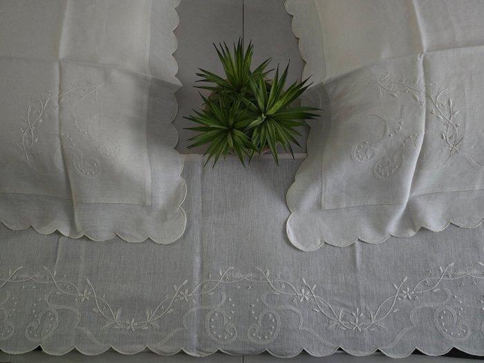 Laken - 280 cm - 265 cm - met de hand borduren, Antiek en Kunst, Antiek | Kleden en Textiel