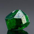 Extreem zeldzaam VOLLEDIG TSAVORIETKRISTAL • 0.40 ct •