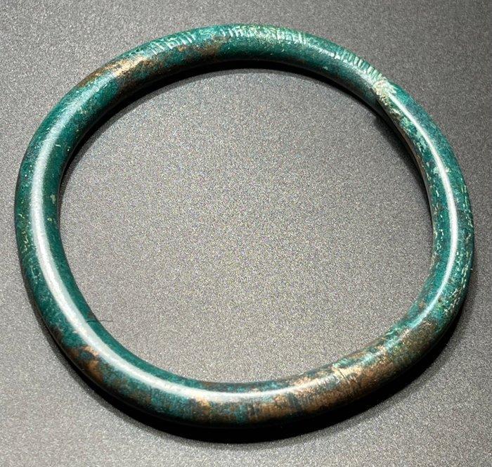 Keltisch Brons Onberispelijke, stijlvol versierde armband,, Antiek en Kunst, Antiek | Overige Antiek