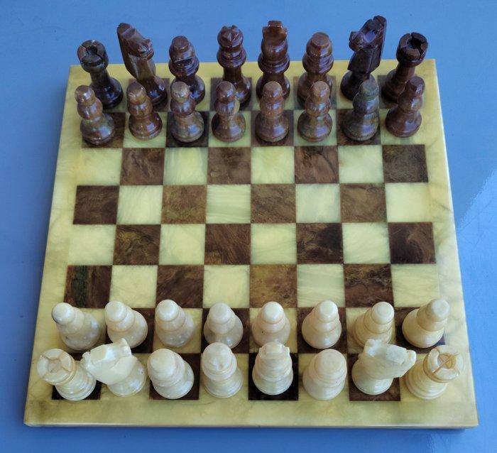 Scacchiera e scacchi in alabastro di Volterra Italia, fine, Antiek en Kunst, Curiosa en Brocante