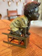 sculptuur, Kind op stoel - 1 kg - 15 cm - Brons, Antiek en Kunst, Curiosa en Brocante