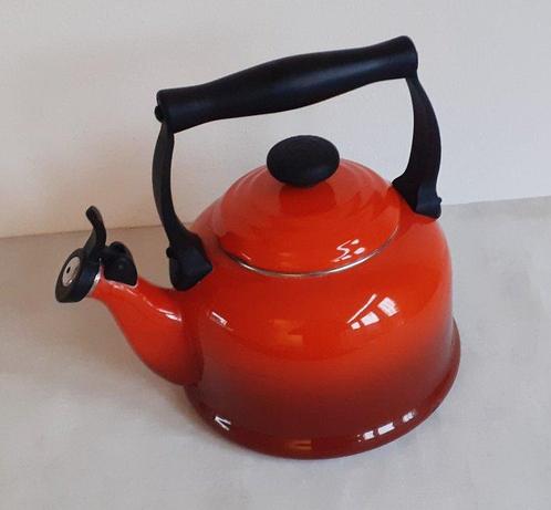 Le Creuset - Theepot - Tradition Kersenrood 2.1 Liter -, Antiek en Kunst, Antiek | Keukenbenodigdheden