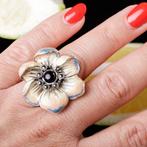 Ring die bloeit als een zeldzame bloem - Hoogte: 29 mm -