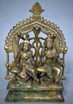 sculptuur, Raro altare “Gaur-joda” (le due Gaur) sotto