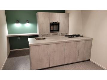 Veiling - Luxe Bruynzeel Eilandkeuken inclusief AEG apparatu beschikbaar voor biedingen