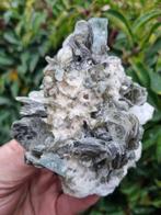 HQ perfect Aquamarine crystals with mica on matrix Kristal -, Verzamelen, Mineralen en Fossielen