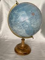 Vintage wereldbol gemaakt van brons en hout, 41 cm hoog. -