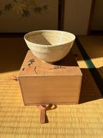 Japanse theekop, Oribe-stijl steengoed met dripglazuur,