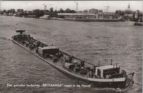 SCHEEPVAART - Het geladen tankschip Brittannia vaart in d..., Verzamelen, Ansichtkaarten | Nederland, Verzenden