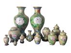 Grote collectie van 12 Cloisonné-objecten Totaal beige -