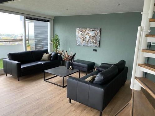 leren banken met stalen poten - met hocker en kussens - zwa, Huis en Inrichting, Banken | Bankstellen, 200 tot 250 cm, 75 tot 100 cm
