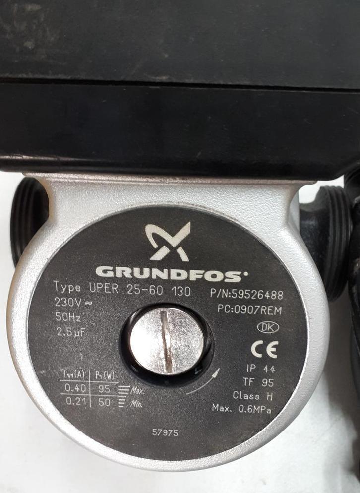 2xGRUNDFOS UPER 25-60-130  GEBRUIKT, Doe-het-zelf en Verbouw, Verwarming en Radiatoren, Gebruikt, Ophalen of Verzenden