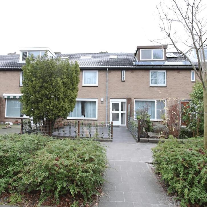 Gemeubileerde eengezinswoning met tuin en wasmachine, Huizen en Kamers, Huizen te koop