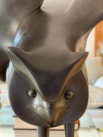 Evert den Hartog (1949) - sculptuur, Landende Eule - 75 cm - beschikbaar voor biedingen