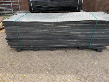 Kunststof rijplaat | HD-kwaliteit | GEBRUIKT | 300x100x1,5cm beschikbaar voor biedingen