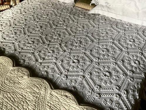 Beddeken Midden XIX eeuw. handgehaakt. - Bedsprei - 1.65 m -, Antiek en Kunst, Antiek | Kleden en Textiel