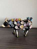 Beeldje - Koe met borden van de cowparade - Poly resin, Antiek en Kunst, Curiosa en Brocante