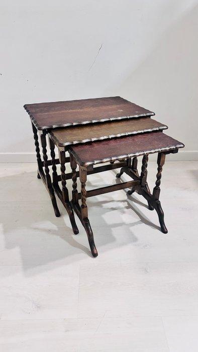 Set bijzettafels (3) - Eikenhouten gerstekorrel tafels -, Antiek en Kunst, Curiosa en Brocante