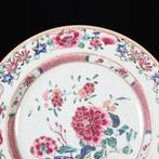 Bord - Assiette aux émaux de la Famille Rose à décor de