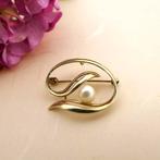 Vintage gouden broche met parel (veer broche), Sieraden, Tassen en Uiterlijk, Broches, Gebruikt, Overige kleuren, Ophalen of Verzenden