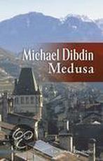 Medusa / Een Aurelio Zen-thriller 9789045011790 M. Dibdin, Verzenden, Zo goed als nieuw, M. Dibdin