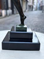 Max le Verrier - sculptuur, Jeu - 39 cm - Marmer, Metaal -