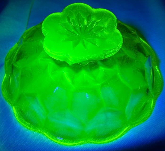 Schotel - Uraniumglas - Art Deco schaal Bohemen, Antiek en Kunst, Antiek | Glas en Kristal