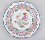 Bord - A LARGE CHINESE FAMILLE ROSE DISH DECORATED WITH A