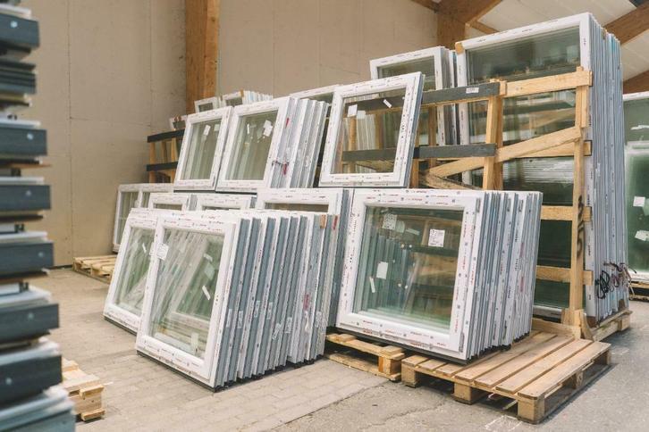 Kunststof raamkozijn met glas standaardmaten draaikiep nieuw, Doe-het-zelf en Verbouw, Kozijnen en Schuifpuien, Raamkozijn, Nieuw