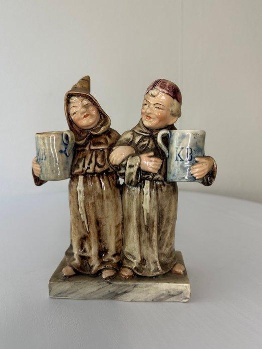 Majolica Pottery - Beeldje - Monks Holding a Match and Beer, Antiek en Kunst, Antiek | Glas en Kristal