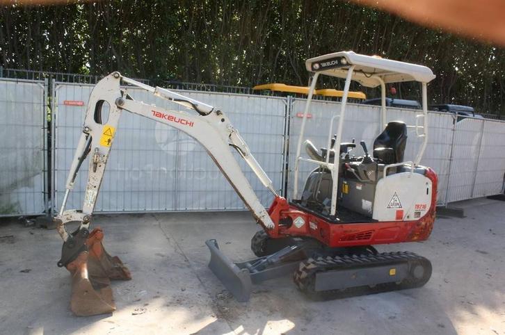 Veiling: Minigraver Takeuchi TB216 Diesel 11.5kW 2017, Zakelijke goederen, Machines en Bouw | Kranen en Graafmachines, Graafmachine