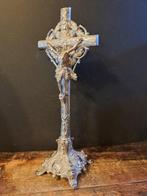 Art Nouveau Crucifix - Metaal - 1920-1930 - Zilverkleurig, Antiek en Kunst