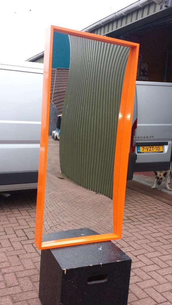 Oranje lachspiegel (kjh95), Hobby en Vrije tijd, Feestartikelen, Overige, Nieuw, Versiering, Ophalen of Verzenden